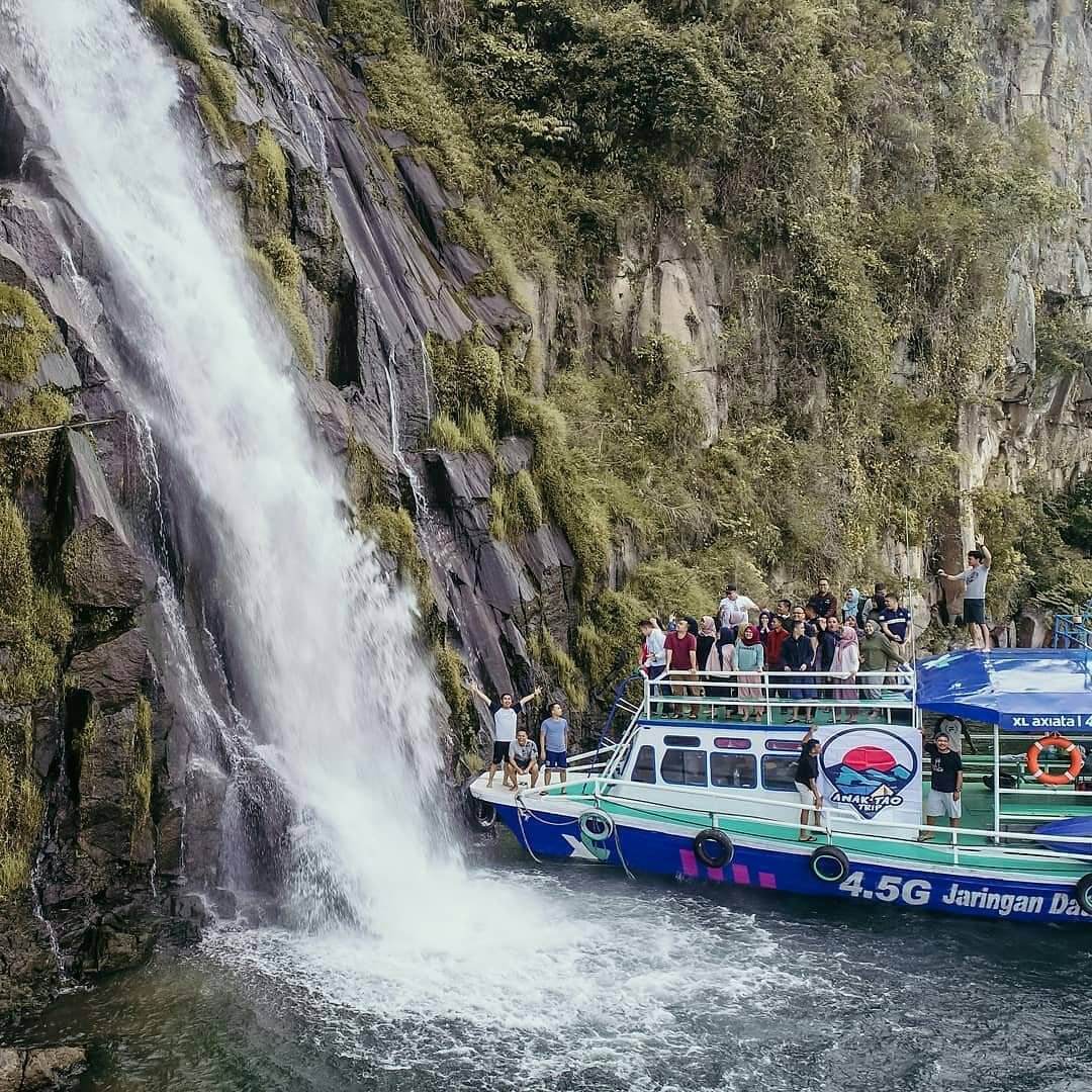 Keindahan Air Terjun Situmurun Surga Tersembunyi