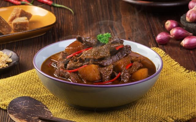 Semur Sapi Sederhana yang Menggugah Selera