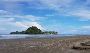 Pantai Air Manis Padang