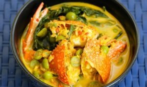 Gulai daun ubi kepiting