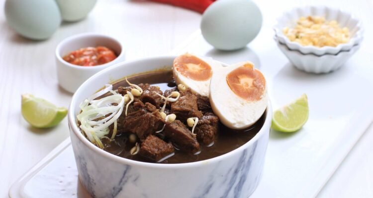 Rawon, Kuliner Khas Jawa Timur yang Jadi Favorit dari Warung hingga Hotel Bintang Lima