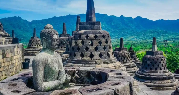 Wisata Candi, Menyusuri Batu, Relief, dan Jejak Peradaban Nusantara