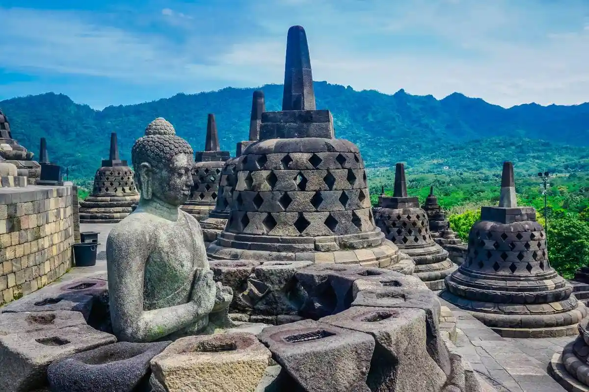 Wisata Candi, Menyusuri Batu, Relief, dan Jejak Peradaban Nusantara