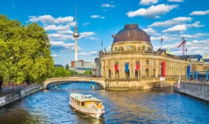 Wisata di Berlin, Kota Berlapis Sejarah yang Membuat Wisatawan Betah Berjalan Lebih Lama