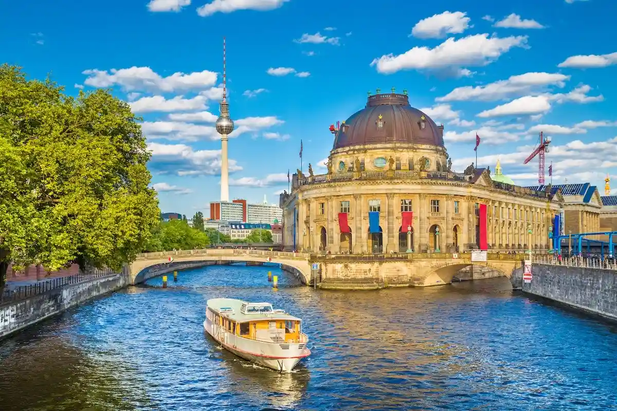 Wisata di Berlin, Kota Berlapis Sejarah yang Membuat Wisatawan Betah Berjalan Lebih Lama