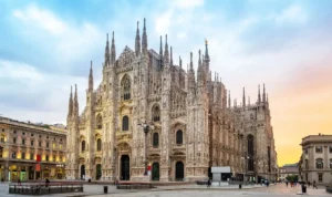 Duomo di Milano, Mahakarya Marmer yang Menjulang di Jantung Kota Mode