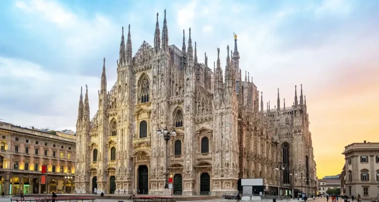 Duomo di Milano, Mahakarya Marmer yang Menjulang di Jantung Kota Mode