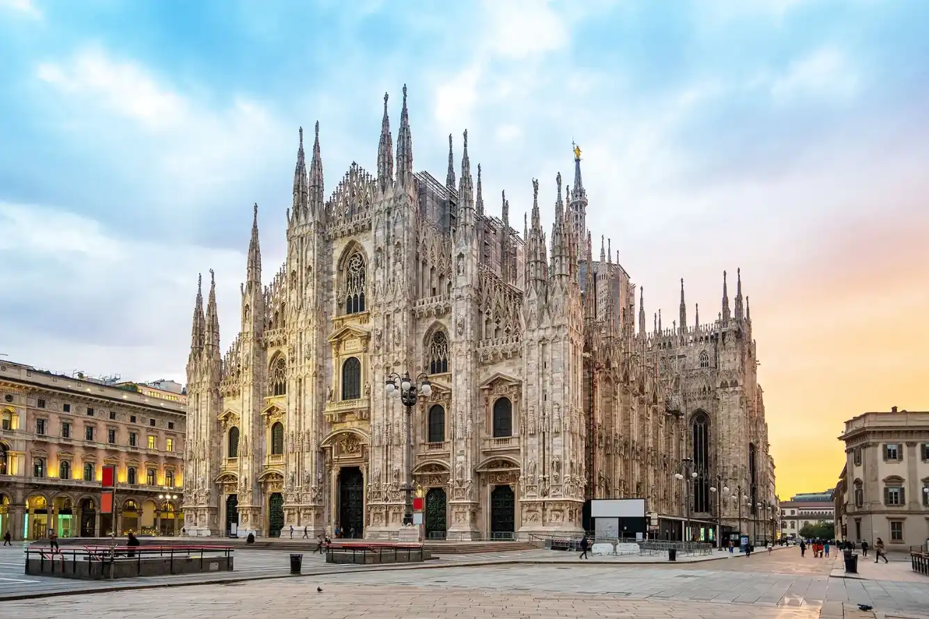 Duomo di Milano, Mahakarya Marmer yang Menjulang di Jantung Kota Mode