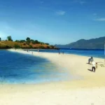 Pantai Lariti, Saat Jalan Pasir Membelah Laut di Ujung Timur Bima